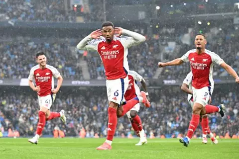 هدف قاتل بثلاث نقاط.. جابرييل يفجر مرمى نيوكاسل بالدوري الإنجليزي (فيديو)